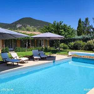 Hébergement de vacances 3 étoiles , Les 4 Saisons Du Colorado Provençal -, Rustrel